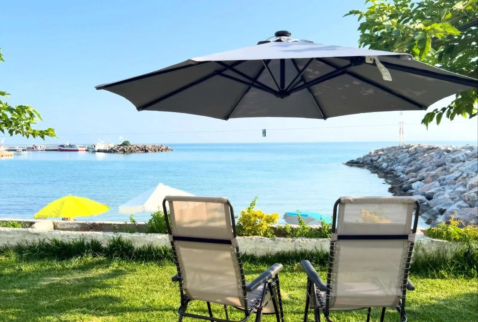 Beach Front Heaven Skioni location